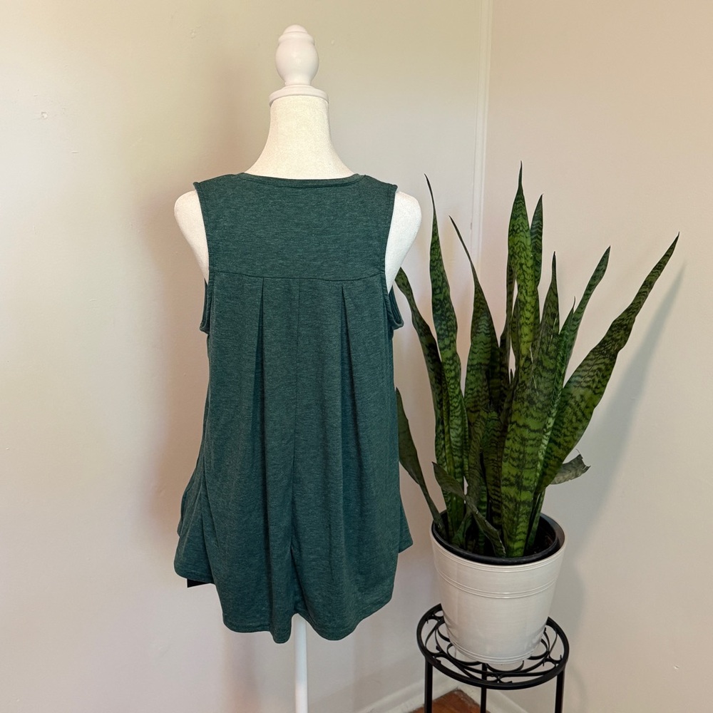 TCOT | Flowy Sleeveless Tank Top - Picture 3 of 7